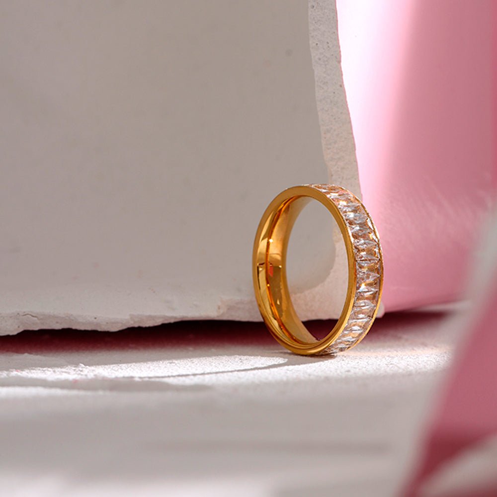 Anel Cravejado de Zircônia Banho Ouro 18k