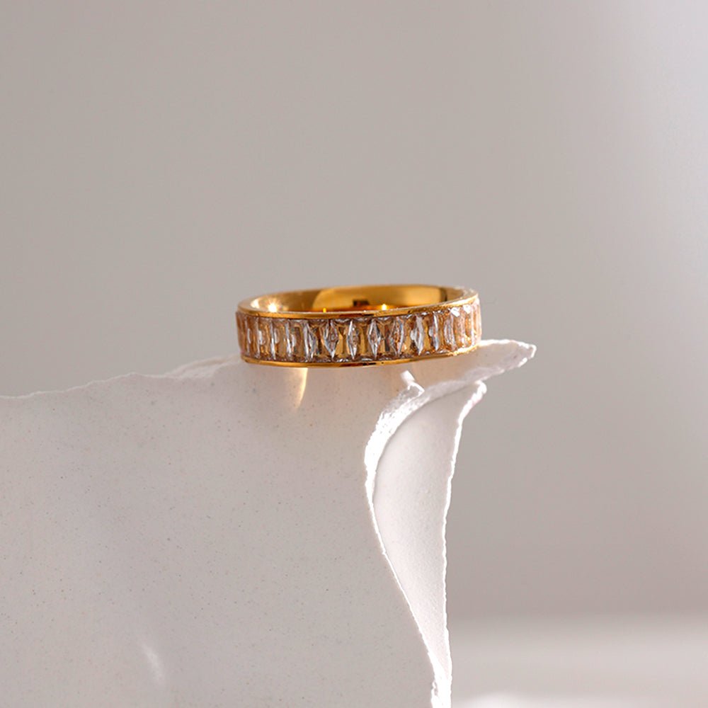 Anel Cravejado de Zircônia Banho Ouro 18k