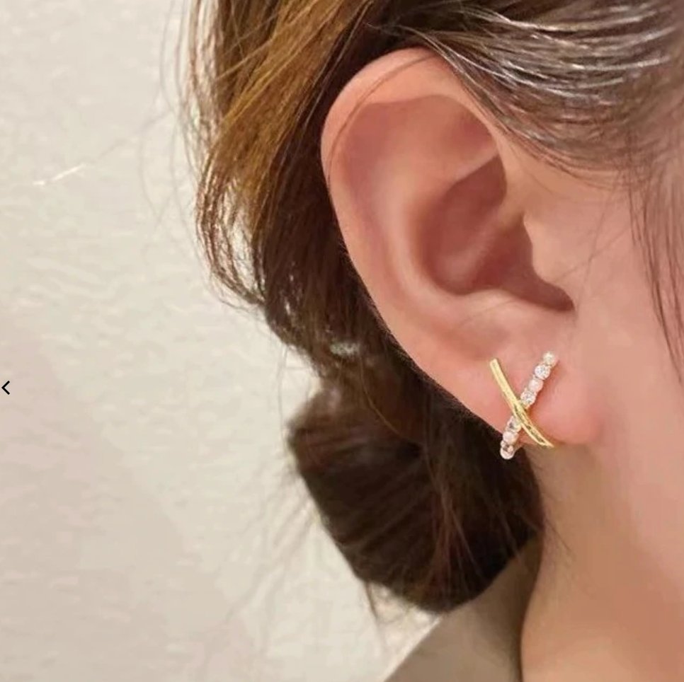 Brinco em X Cravejado Zircônia Banhado Ouro 18k