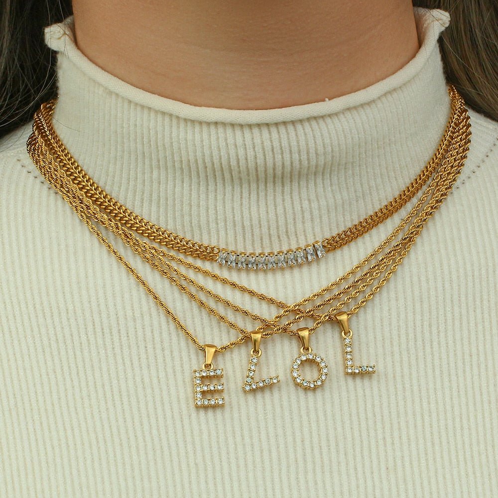 colar-baiano-letra-inicial-cravejado-banho-ouro-18k-evol