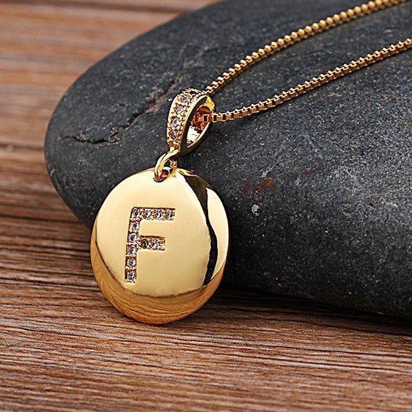 colar-delicado-pingente-letra-banhado-ouro-18k-letra-f