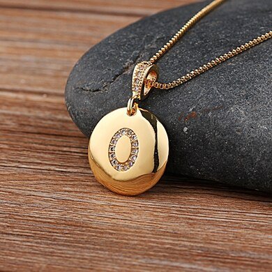 colar-delicado-pingente-letra-banhado-ouro-18k-letra-o