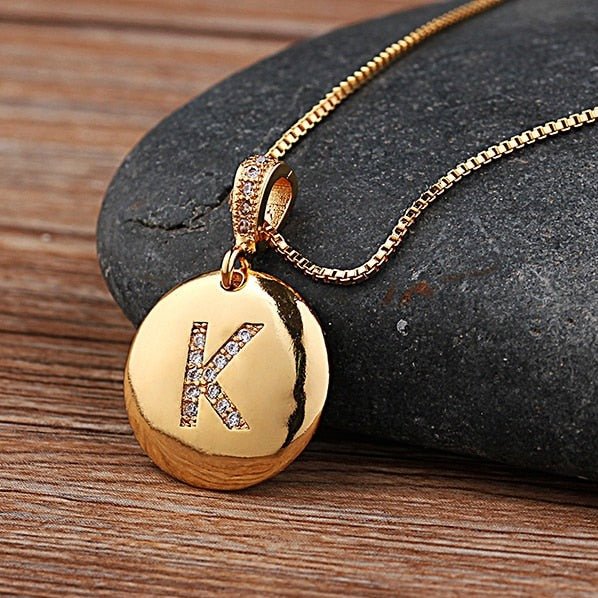 colar-delicado-pingente-letra-banhado-ouro-18k-letra-k