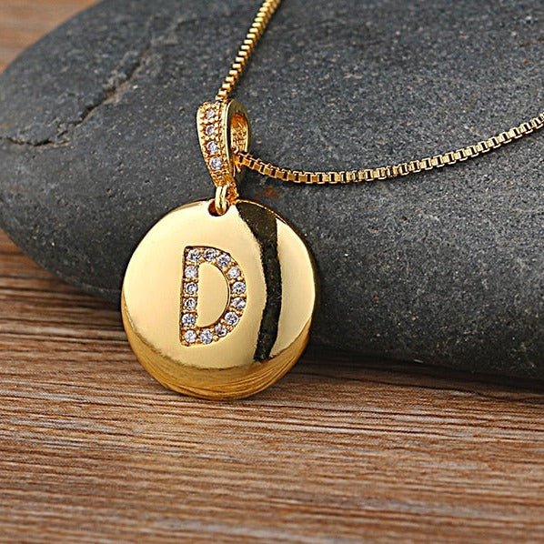 colar-delicado-pingente-letra-banhado-ouro-18k-letra-d