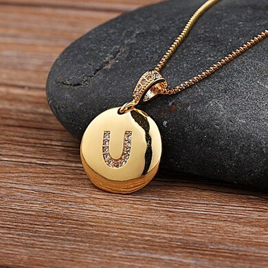 colar-delicado-pingente-letra-banhado-ouro-18k-letra-u