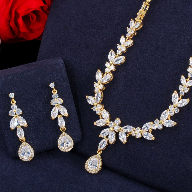 Conjunto Colar e Brinco Folhas Cravejado de Zircônia