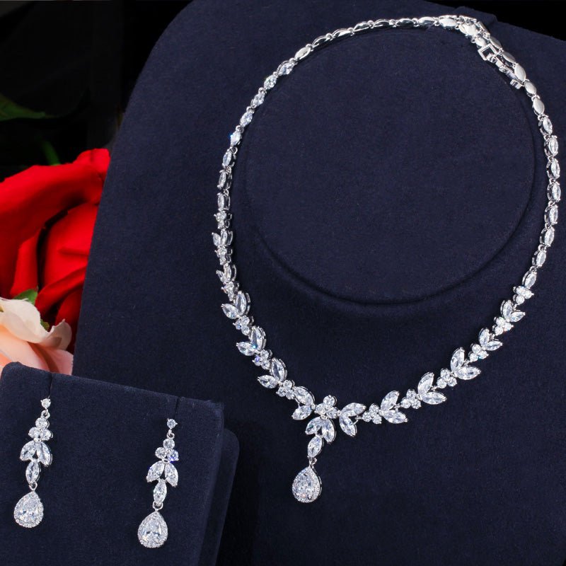 Conjunto Colar e Brinco Folhas Cravejado de Zircônia