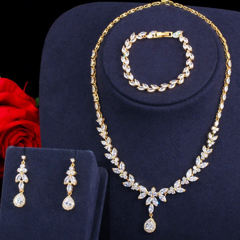 Conjunto Colar e Brinco Folhas Cravejado de Zircônia