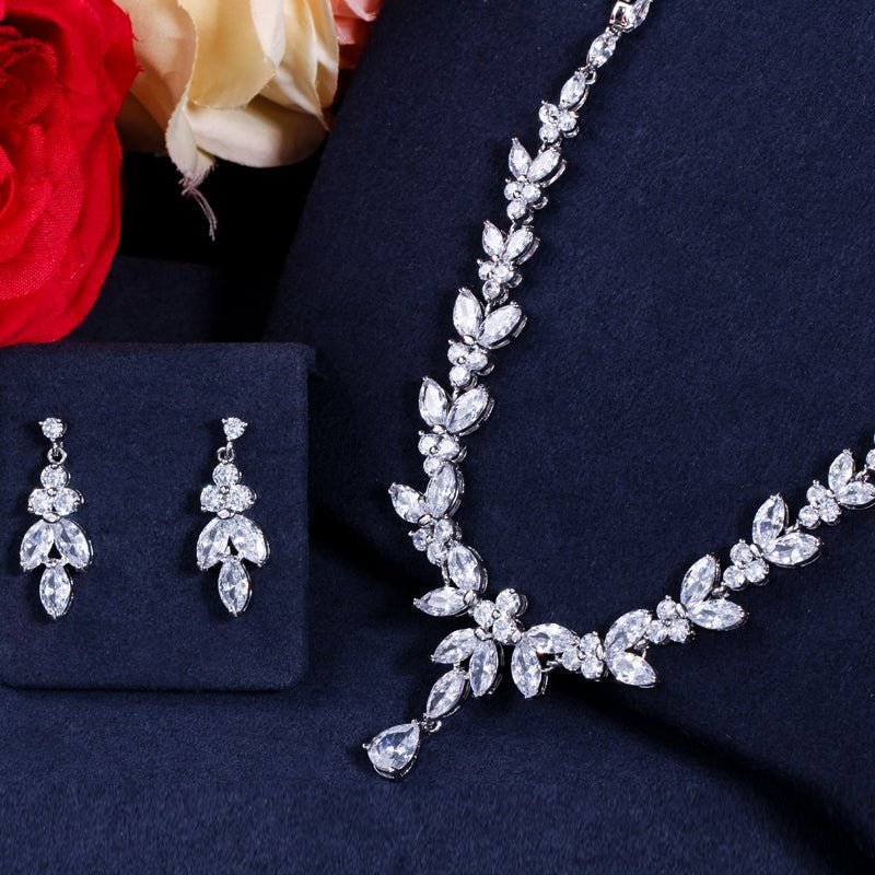 Conjunto Luxo Colar e Brinco Folhas Cravejado de Zircônia