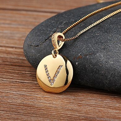 colar-delicado-pingente-letra-banhado-ouro-18k-letra-v